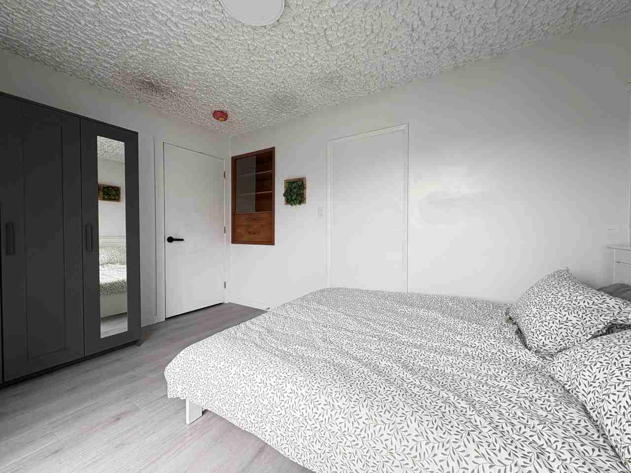 4876 Earles St Uppr - Photo 6 of 11