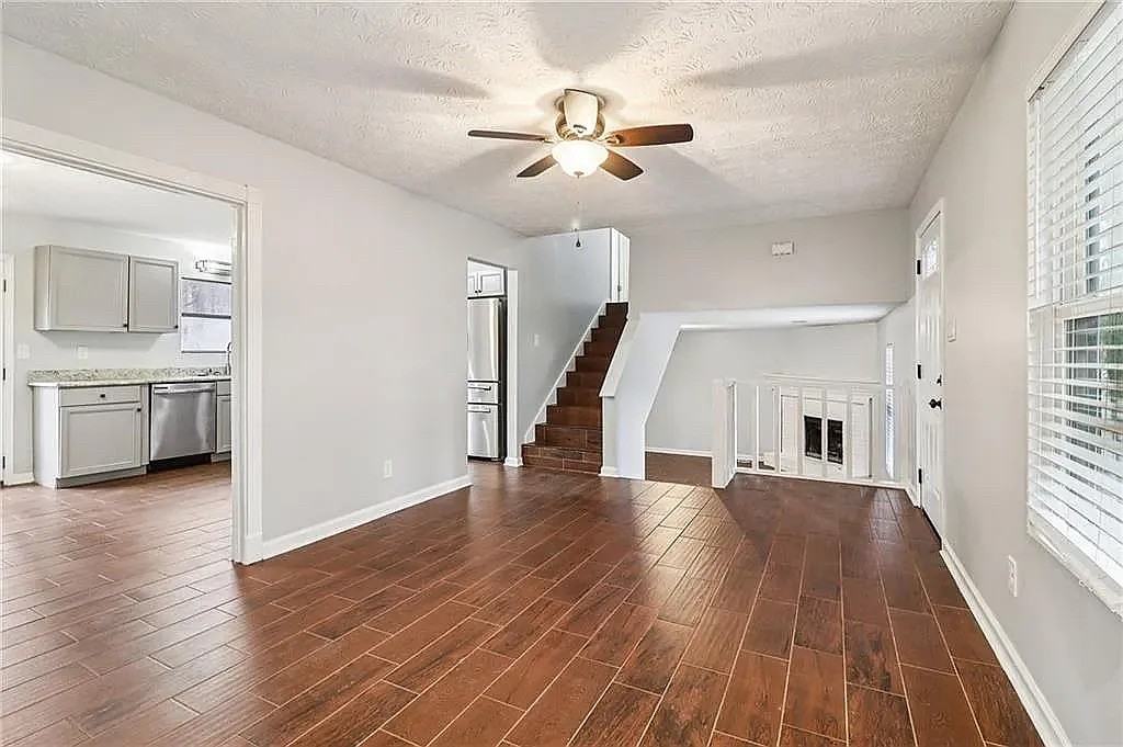 4173 Alicia Ct - Photo 4 of 44