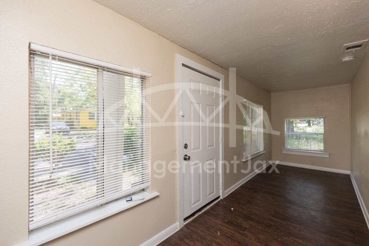 2210 Pullman Ave #1 - Photo 2 of 15