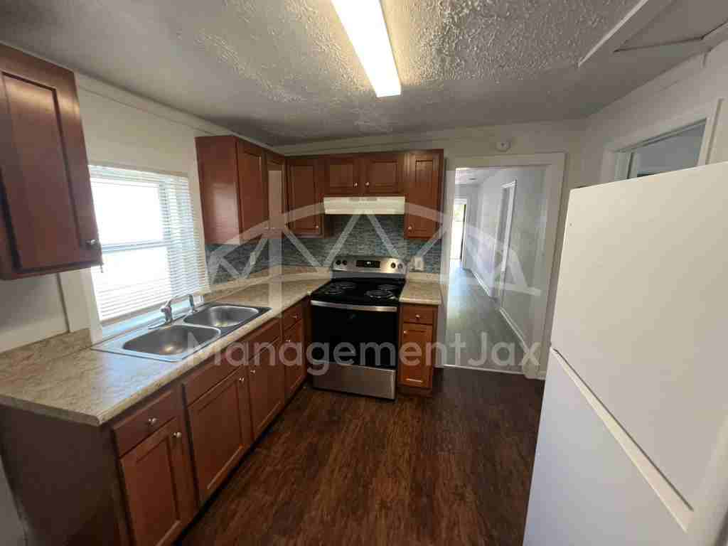 2210 Pullman Ave #1 - Photo 4 of 15