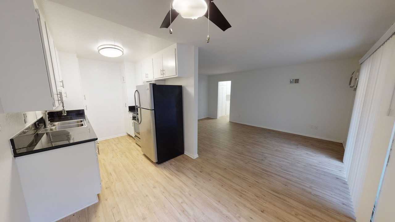 Royal Terrace Apartments - Photo 6 of 20