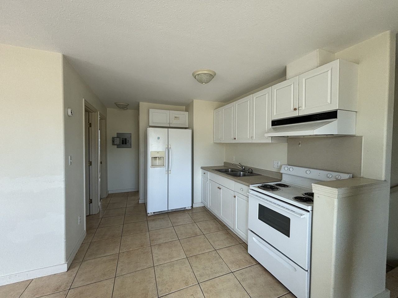 734 Palani Ave #B - Photo 2 of 9