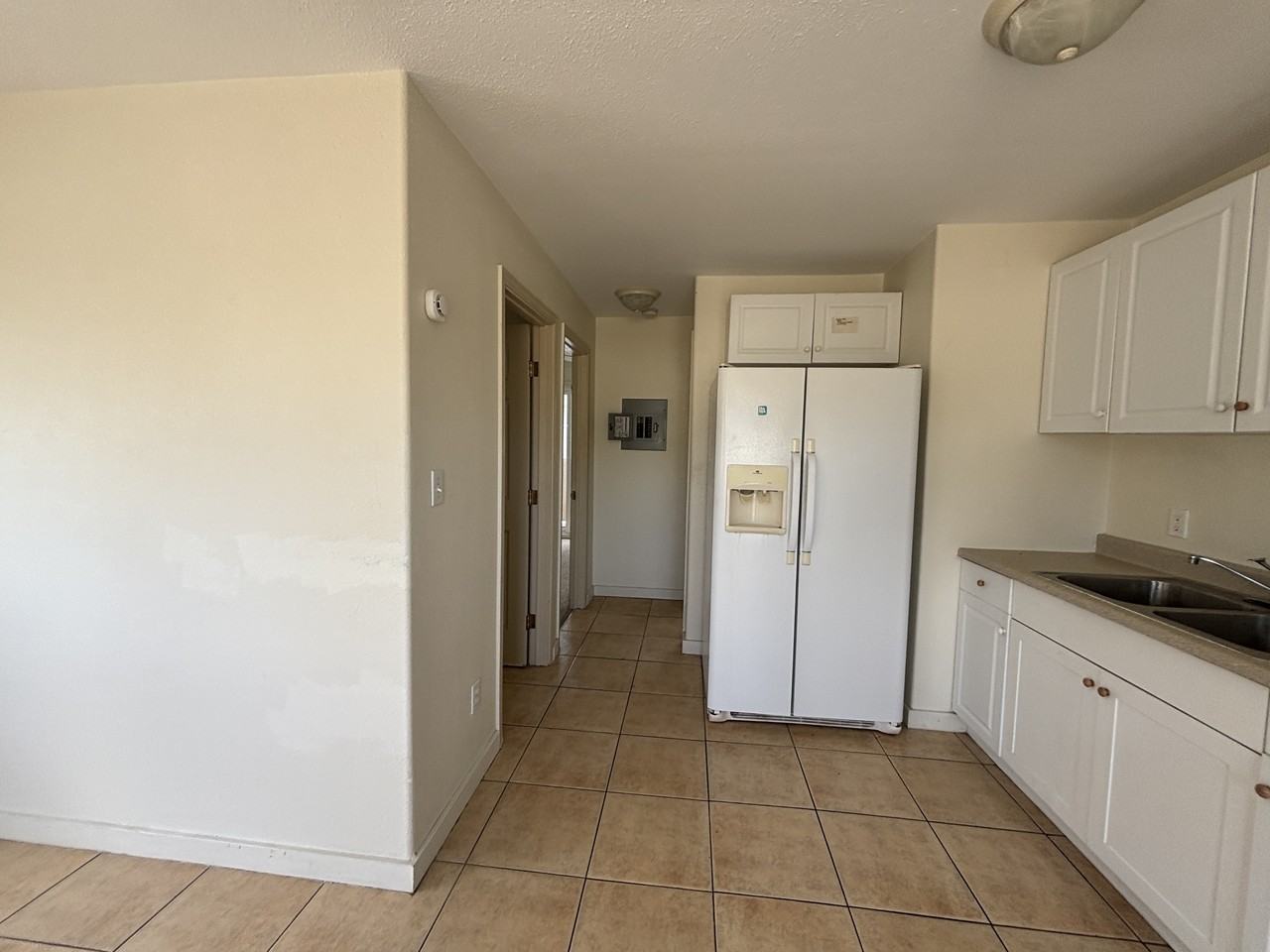 734 Palani Ave #B - Photo 3 of 9