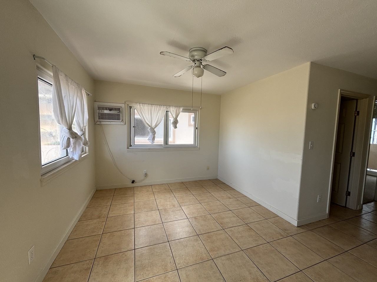 734 Palani Ave #B - Photo 4 of 9