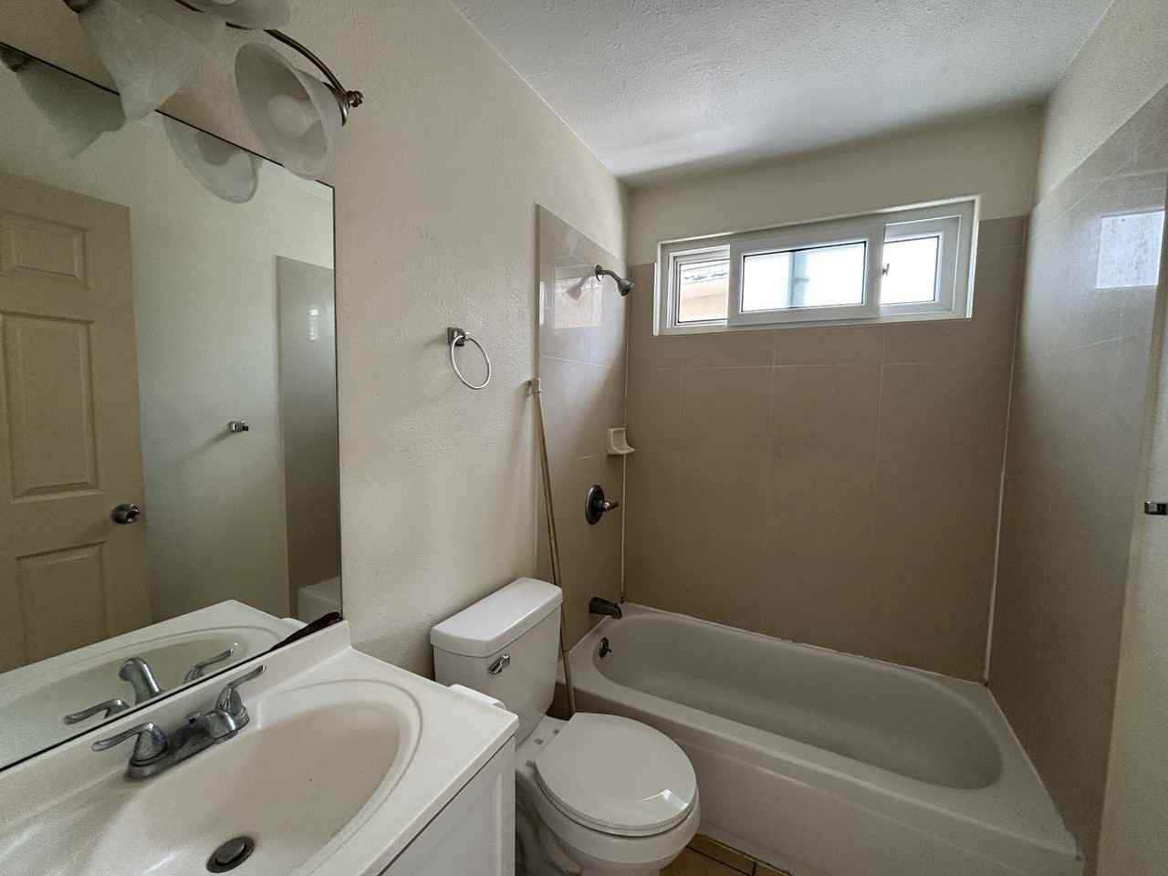 734 Palani Ave #B - Photo 7 of 9