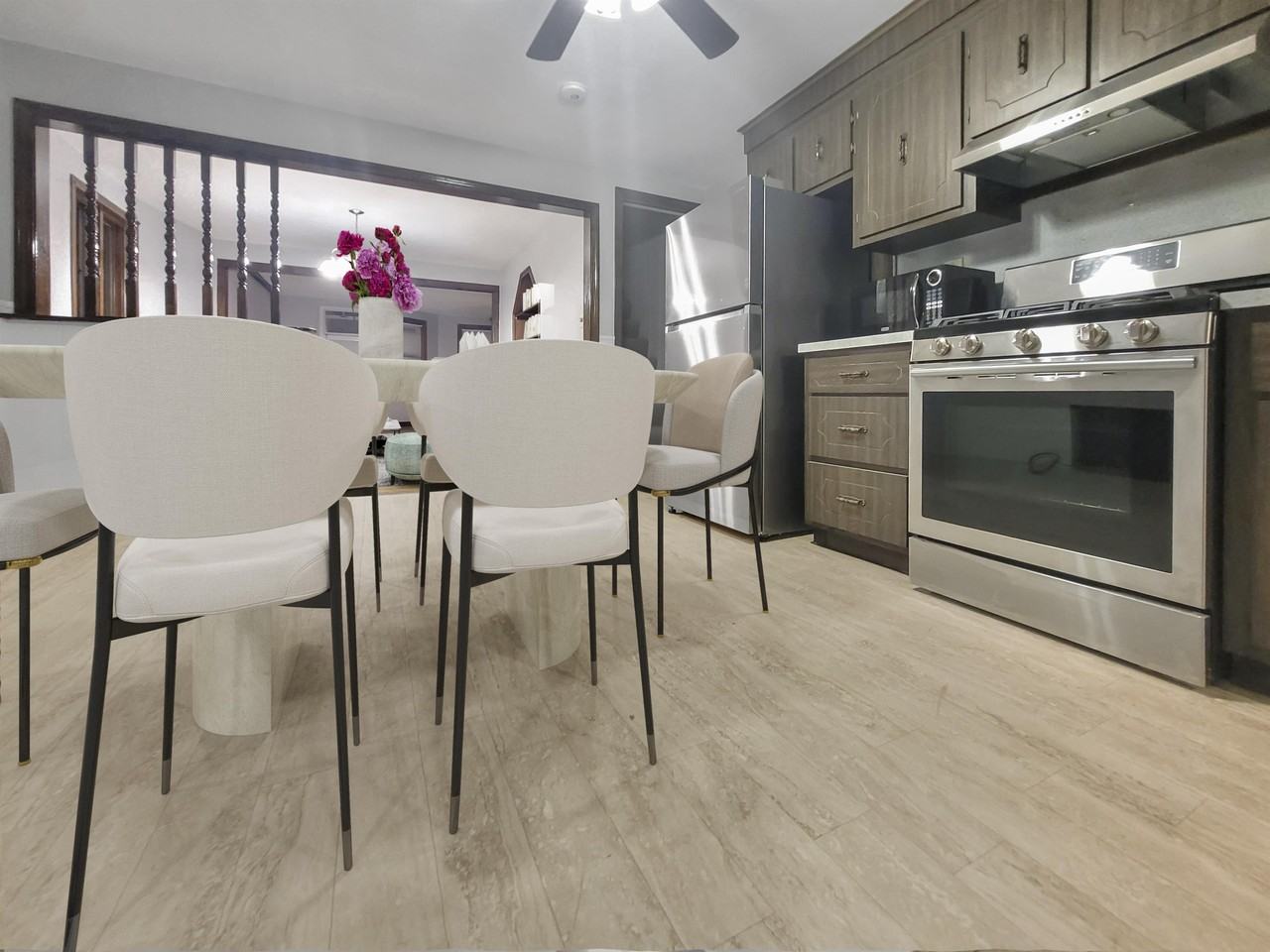 24 Gladstone Street24 Gladstone Street - 2 #2 - Photo 2 of 8