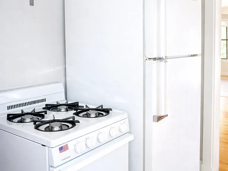 902 SOUTH TRENTON AVENUEAPT 2 #902-2 - Photo 3 of 9