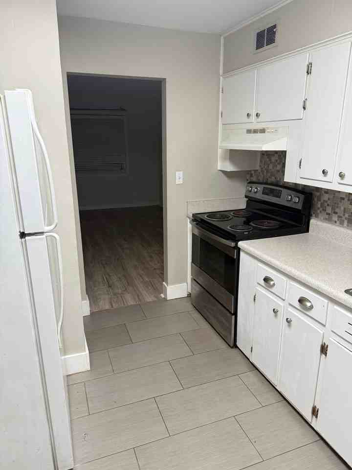 1952 Calmar St #206 - Photo 3 of 8