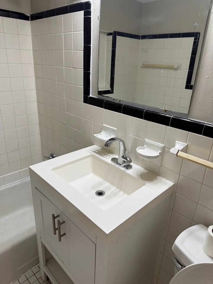1952 Calmar St #206 - Photo 7 of 8