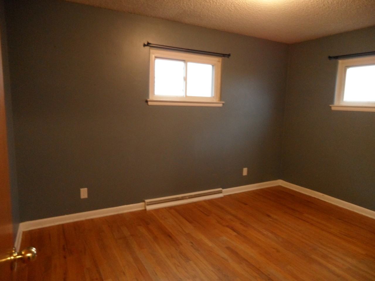 1573 Riverside Dr #1 - Photo 6 of 10