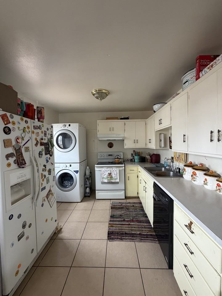 1672 Wyoming Ave #A - Photo 3 of 9