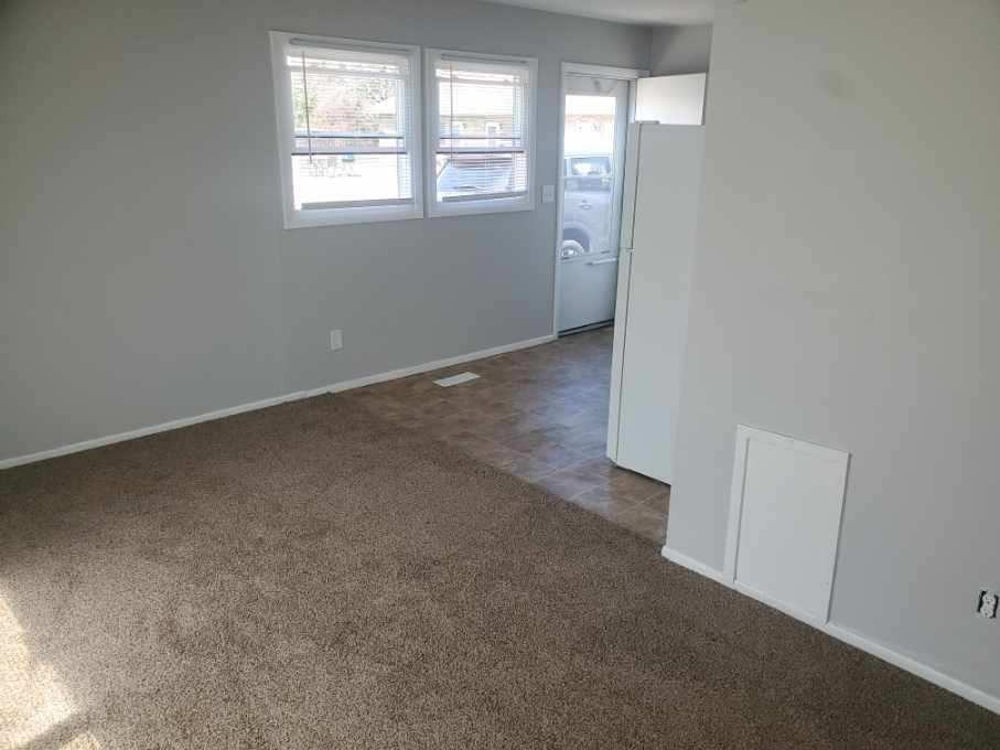 1314 E 12th St #1W - Photo 3 of 10