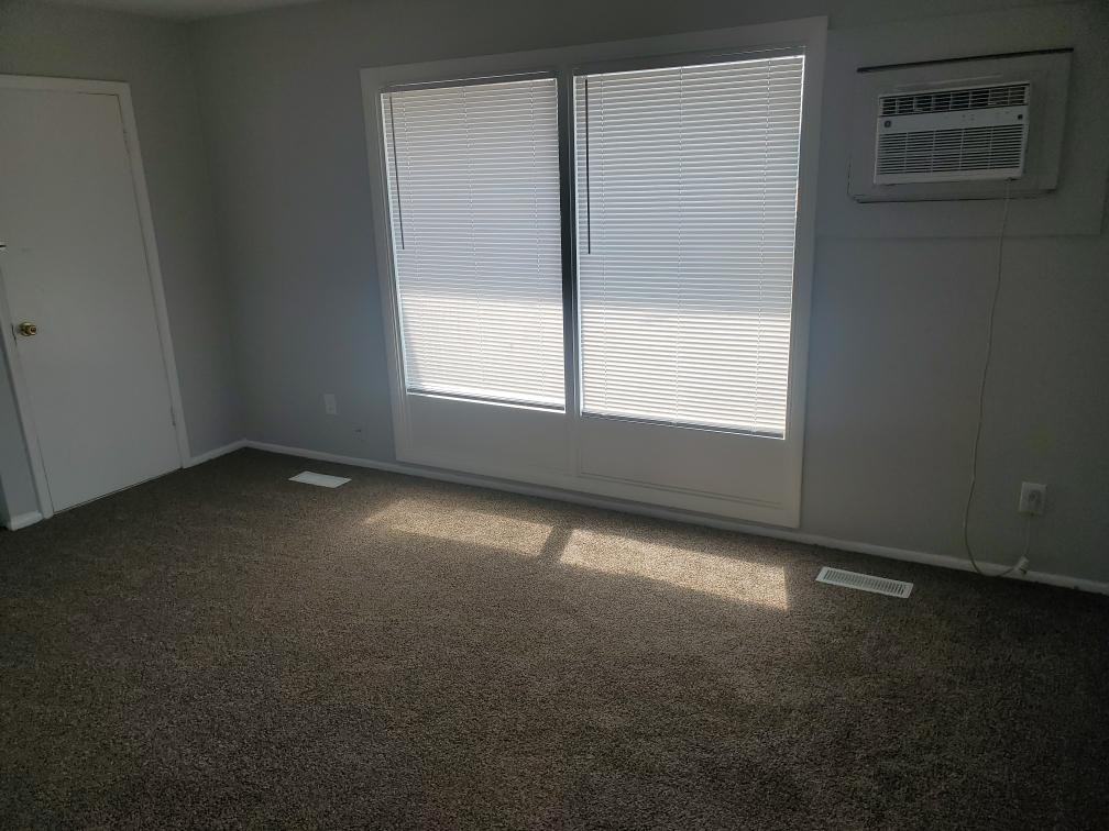 1314 E 12th St #1W - Photo 4 of 10