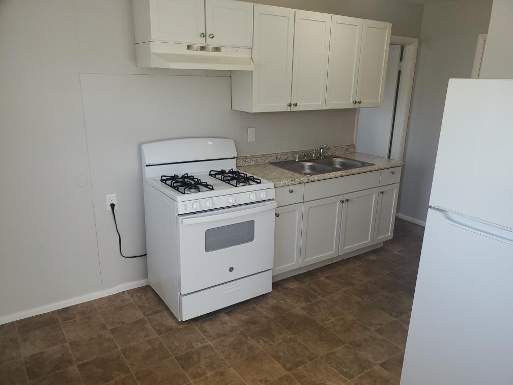 1314 E 12th St #1W - Photo 7 of 10