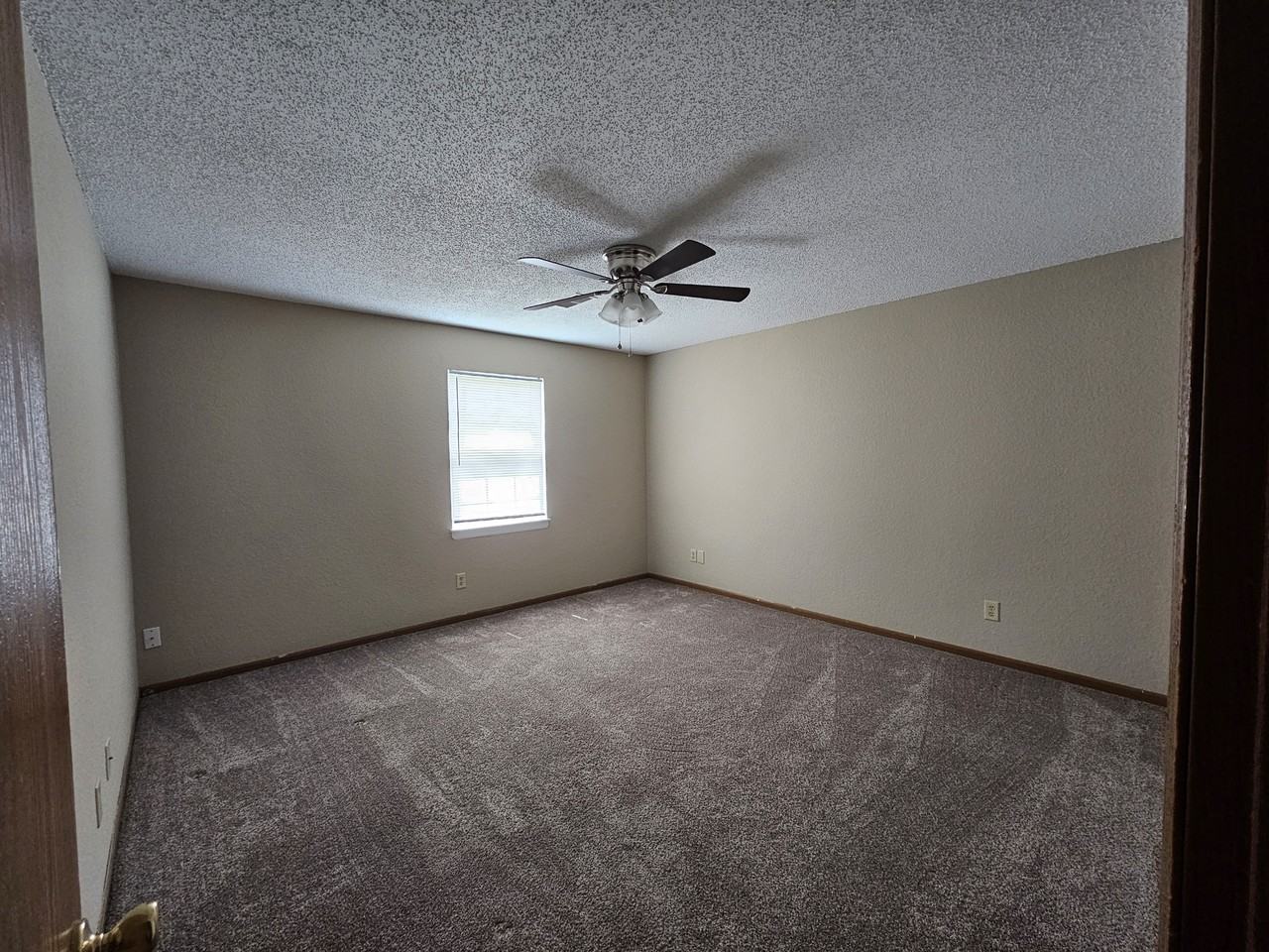 W 8th St #B - Photo 4 of 8