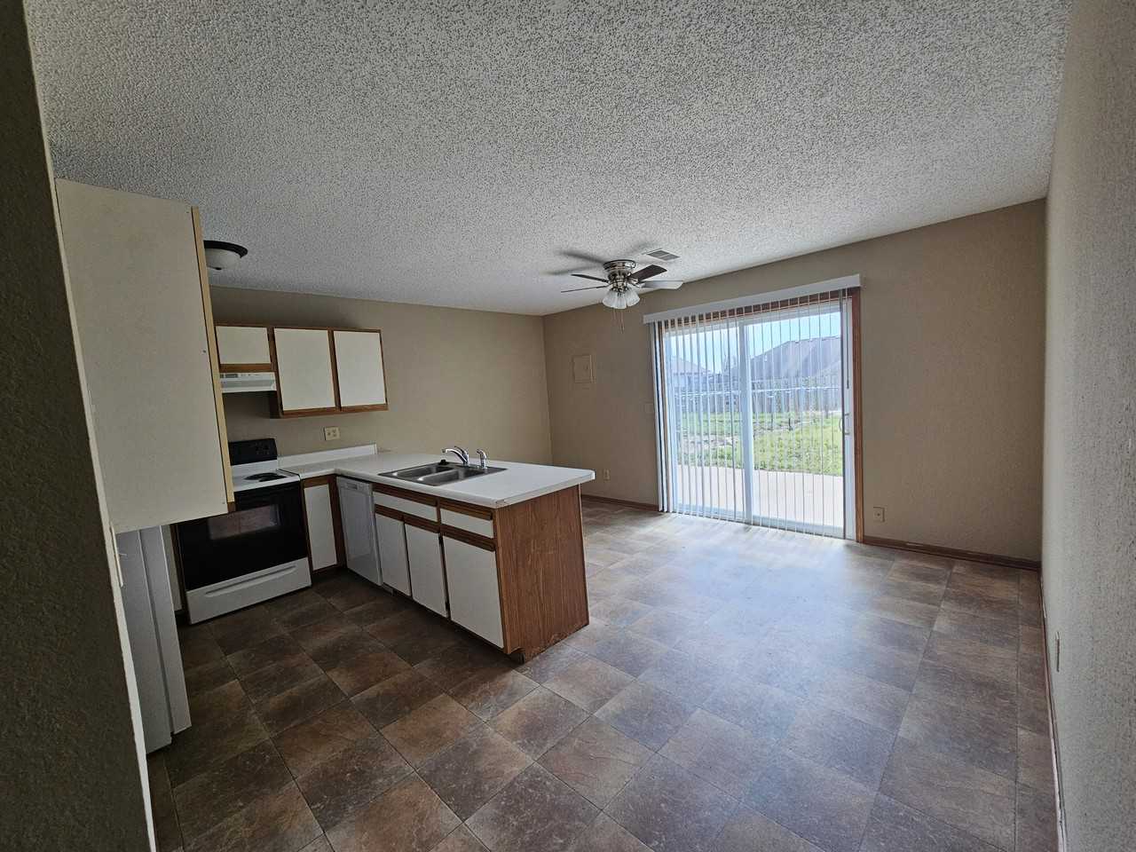 W 8th St #B - Photo 5 of 8