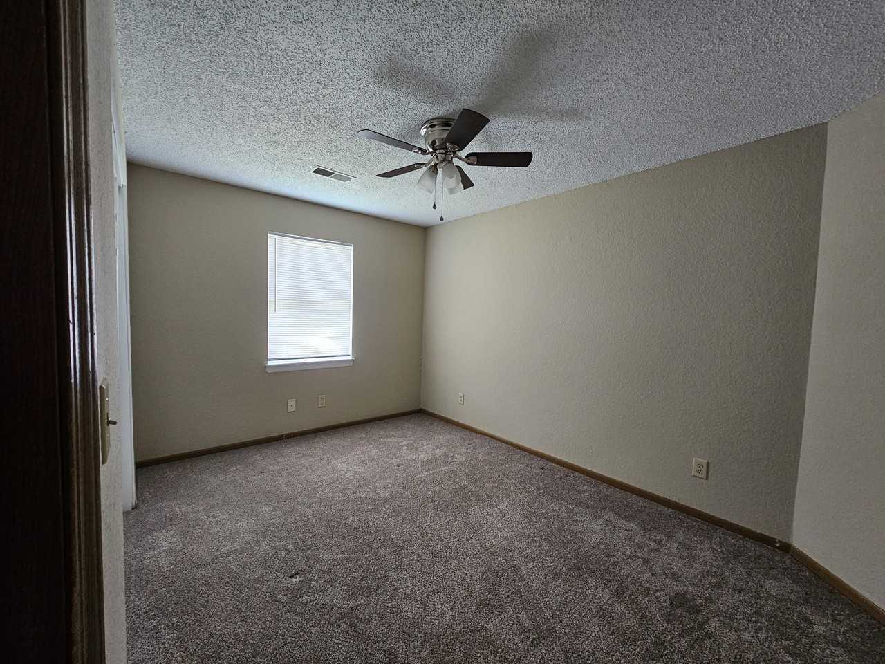 W 8th St #B - Photo 6 of 8