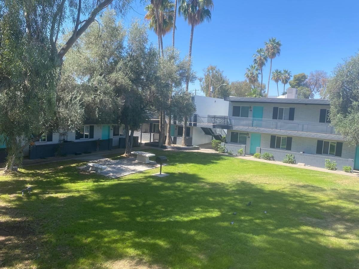 1701 E Don Carlos Ave - Photo 6 of 30
