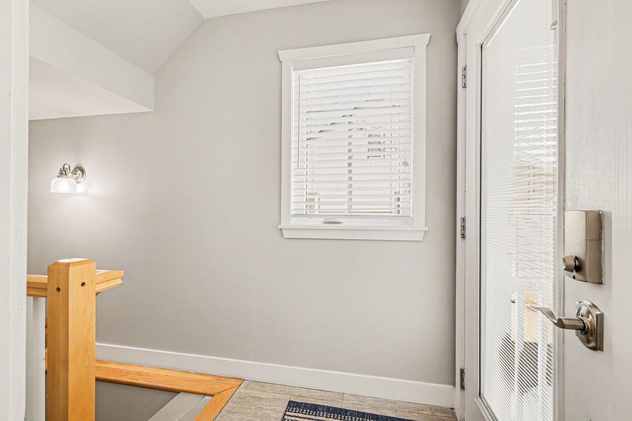 170 Anna Ave #1 - Photo 3 of 14