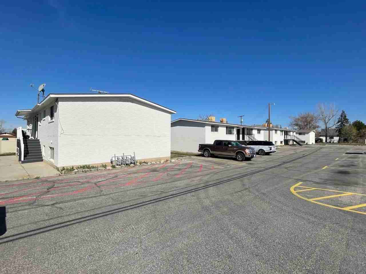 1900 West Apartments - Photo 2 of 8