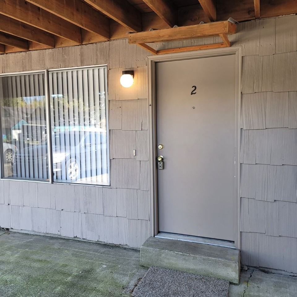 The ideal space to balance life, work and play. One bedroom home in the Arnada Neighborhood, close to uptown Vancouver! - Photo 2 of 11