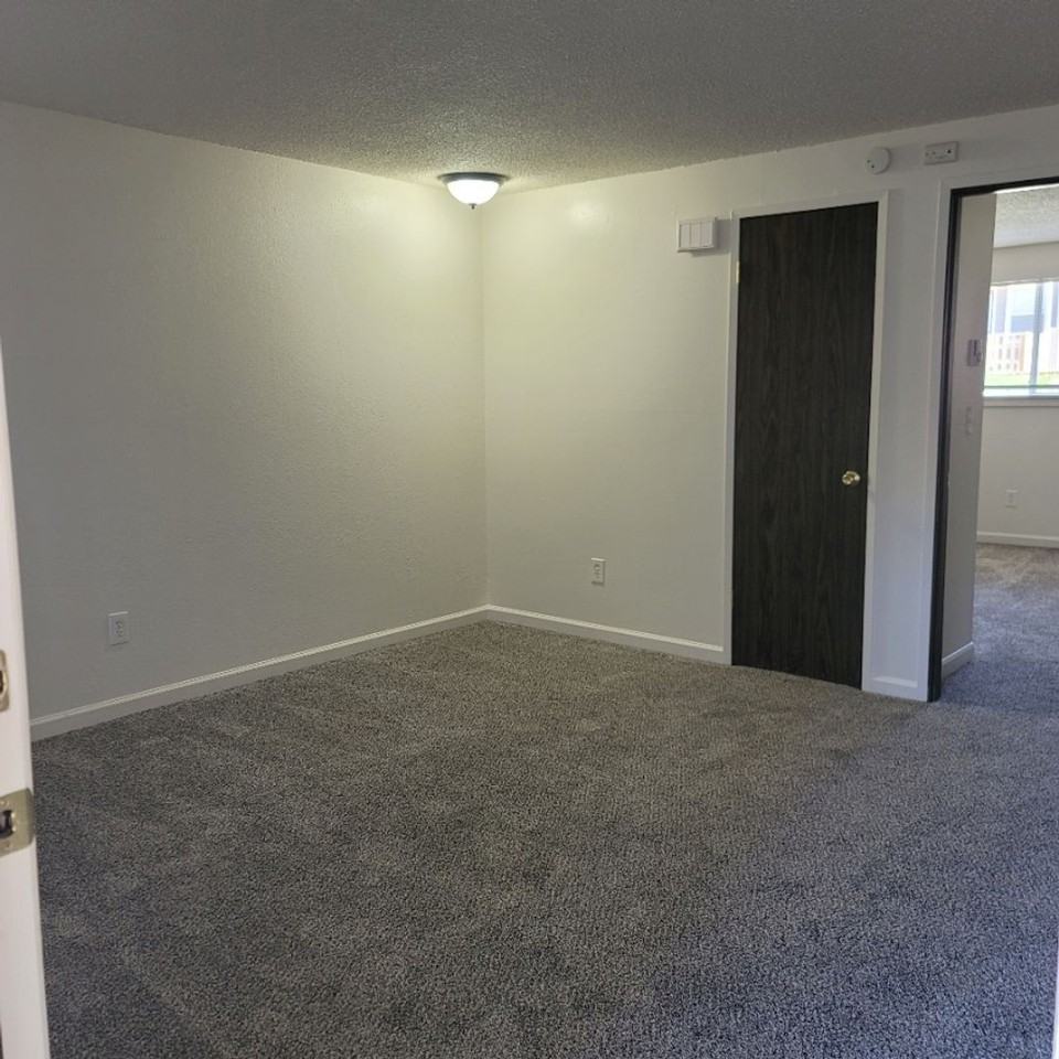 The ideal space to balance life, work and play. One bedroom home in the Arnada Neighborhood, close to uptown Vancouver! - Photo 5 of 11