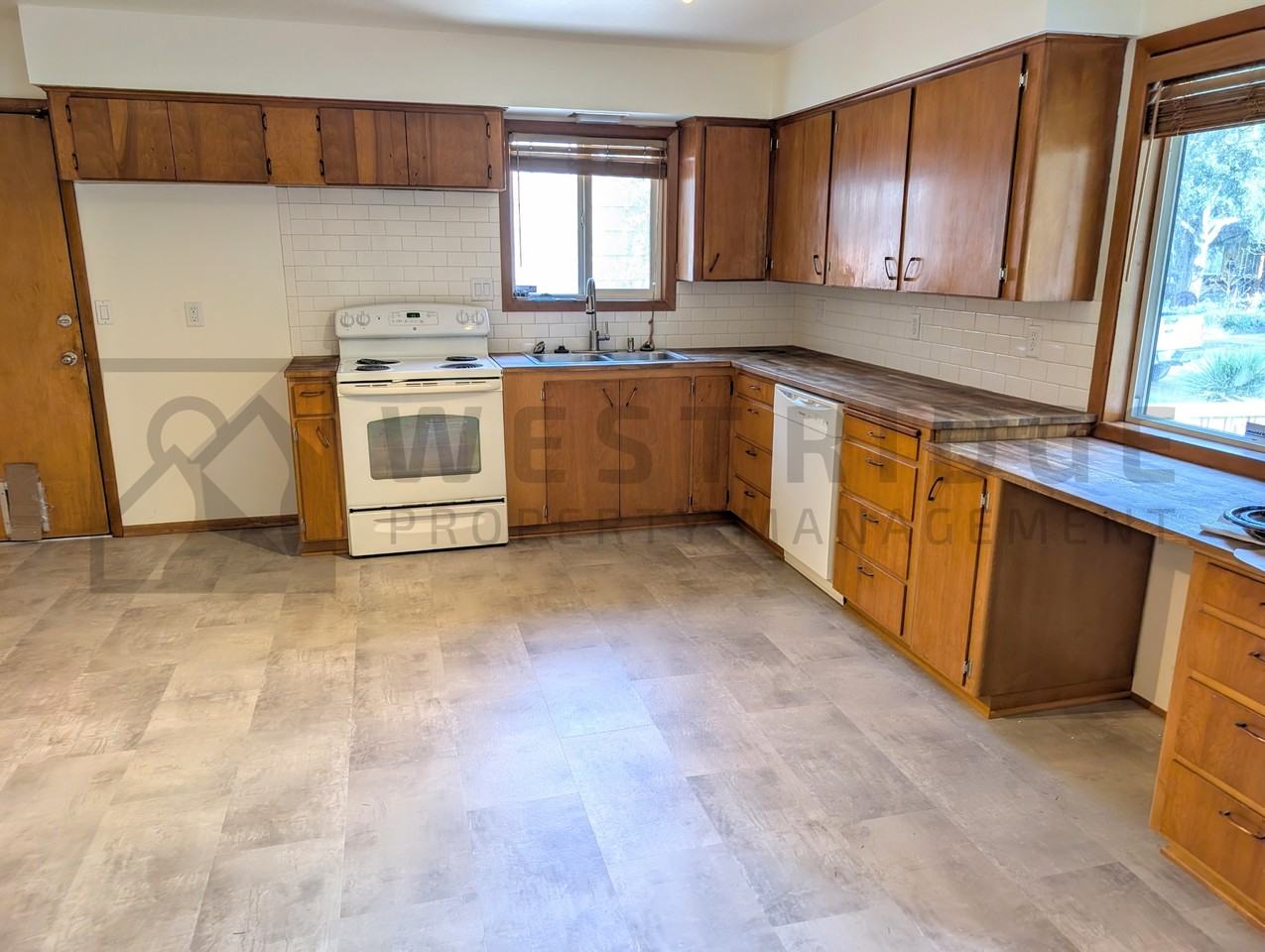 9626 N Seneca St #1 - Photo 5 of 13