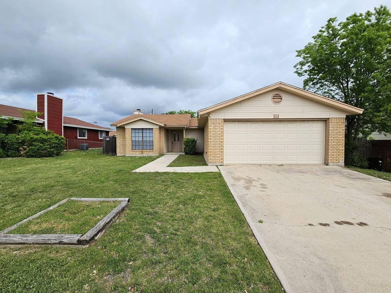 111 Bridle Dr - Photo 2 of 24