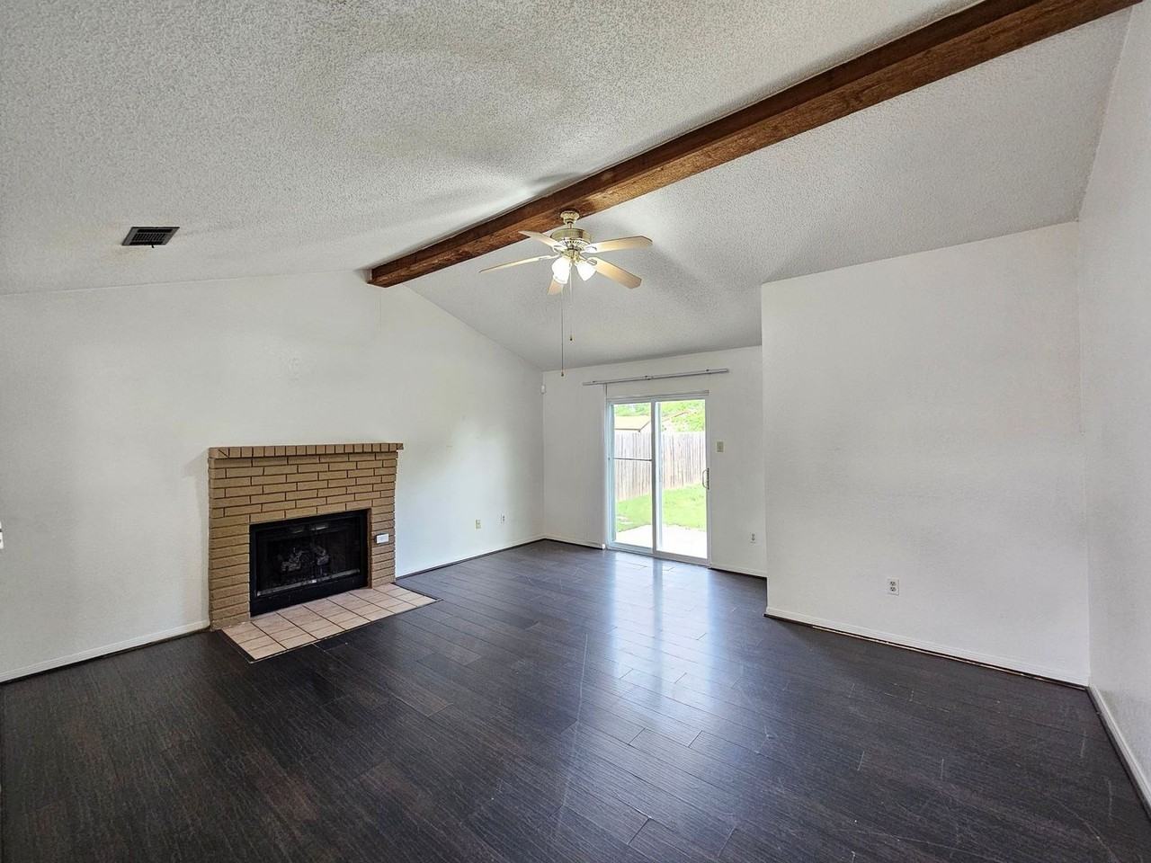 111 Bridle Dr - Photo 3 of 24