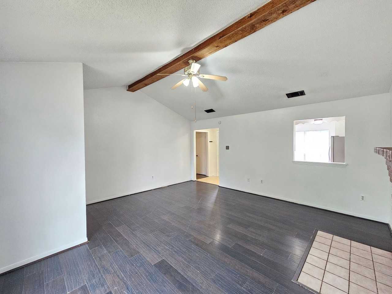 111 Bridle Dr - Photo 5 of 24