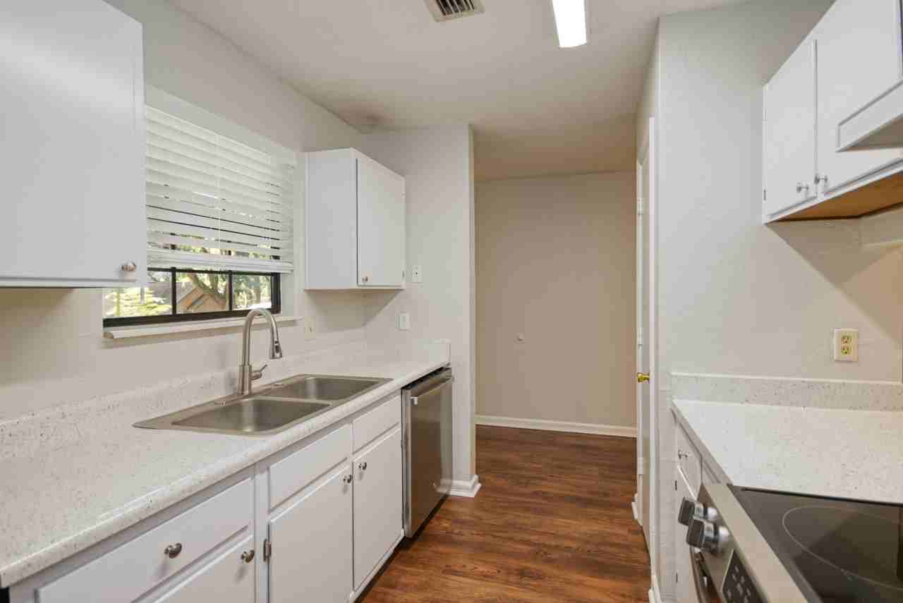 423 E 8th Ave #10 - Photo 3 of 23