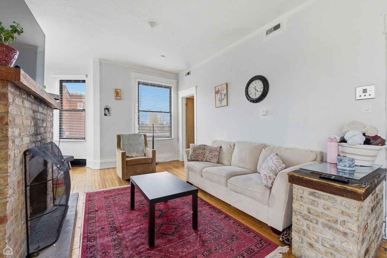 3811 N Southport Ave #3 - Photo 2 of 16