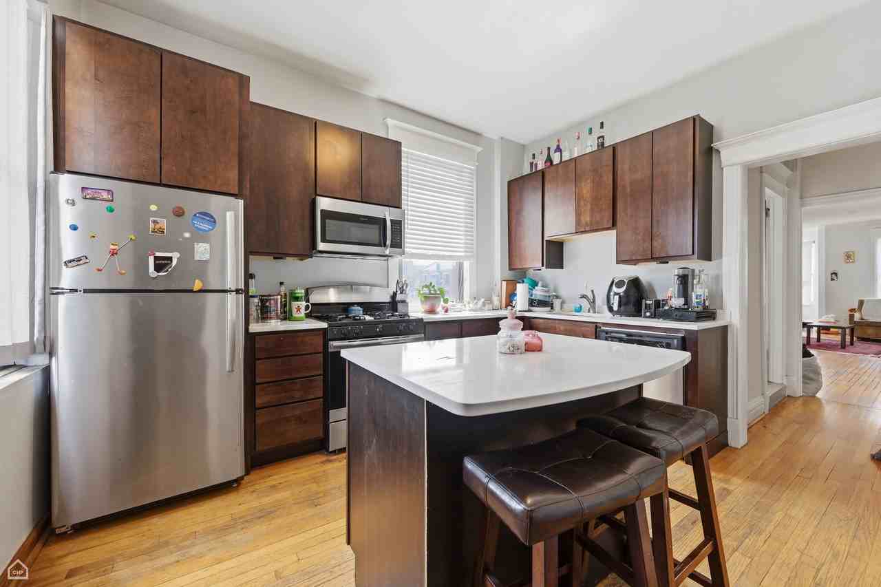 3811 N Southport Ave #3 - Photo 6 of 16