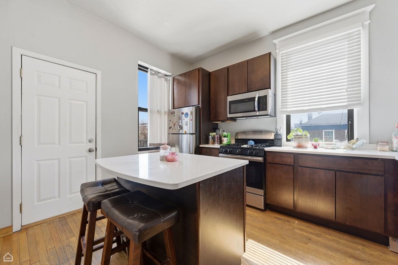 3811 N Southport Ave #3 - Photo 7 of 16