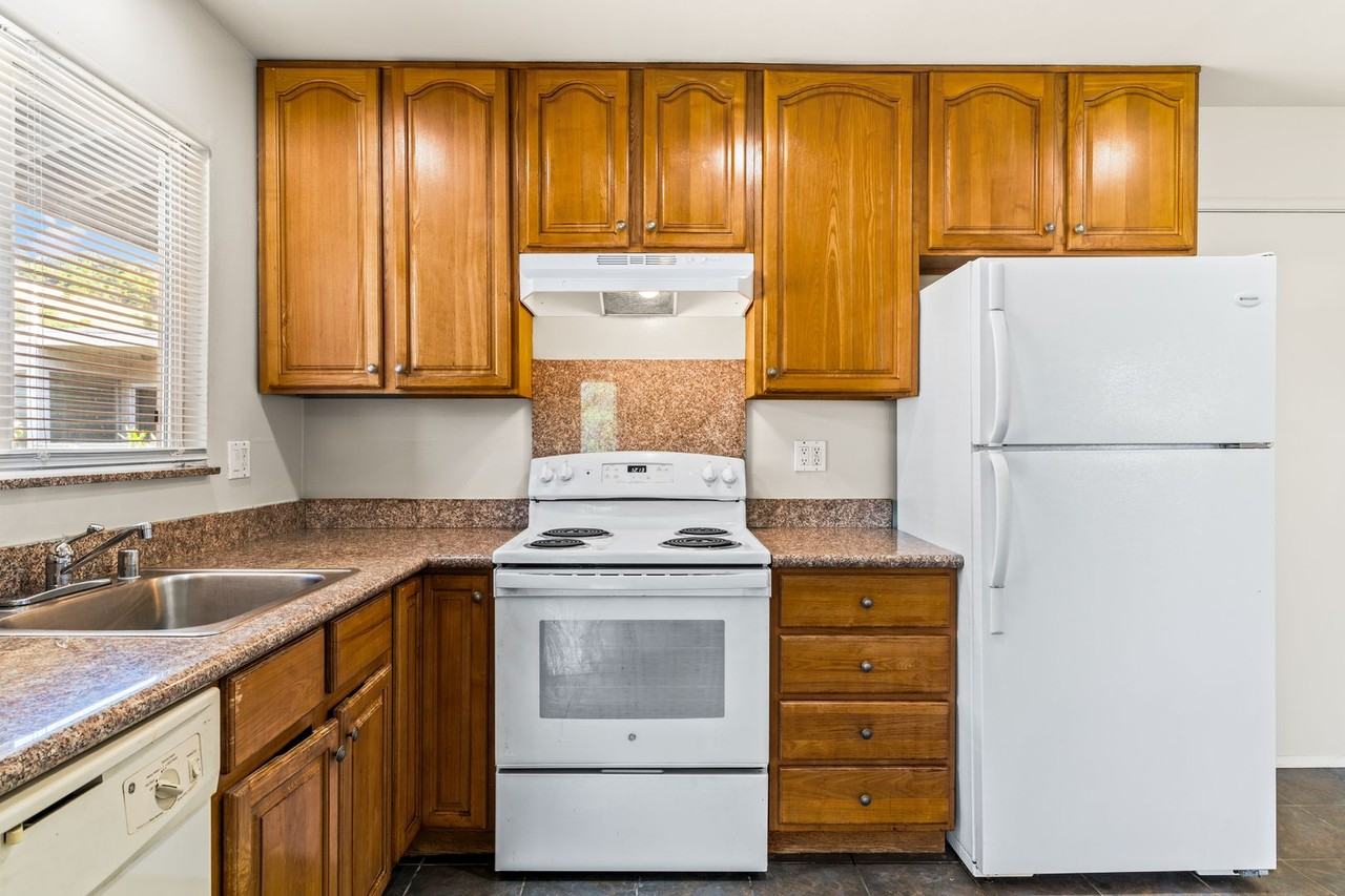 11818 Foothill Way #03 - Photo 5 of 13