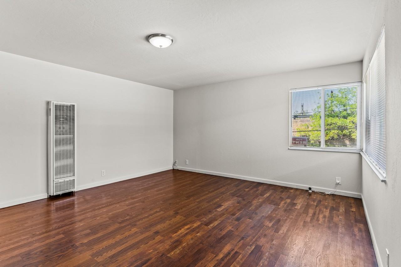 11818 Foothill Way #03 - Photo 6 of 13