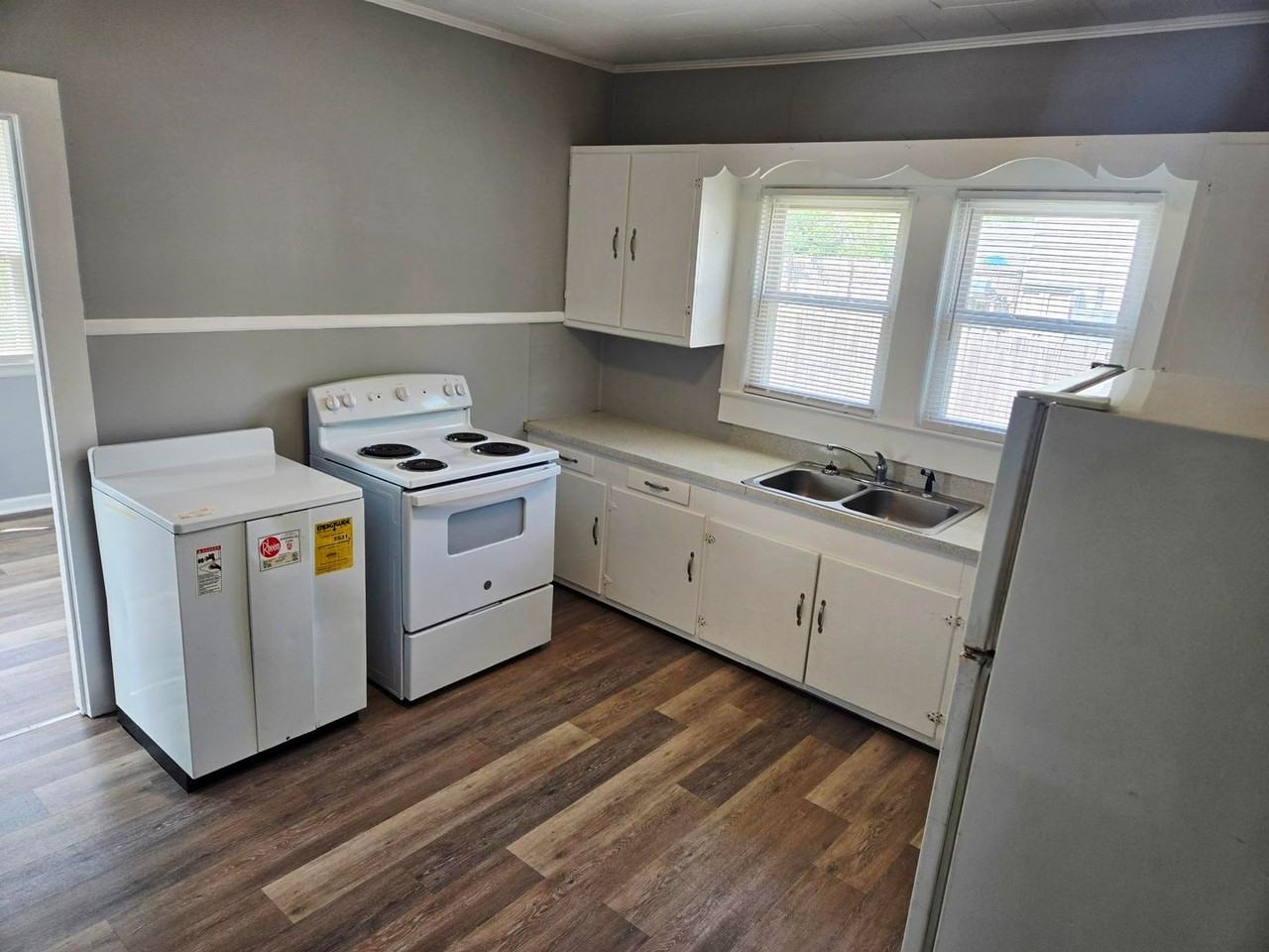1104 W Webb Ave - Photo 3 of 19