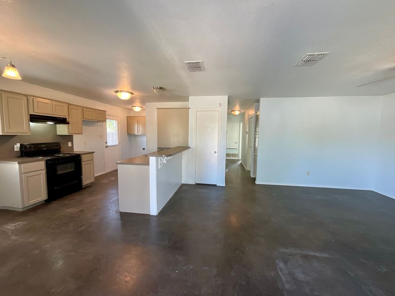 2511 Louisville Ave - Photo 2 of 10
