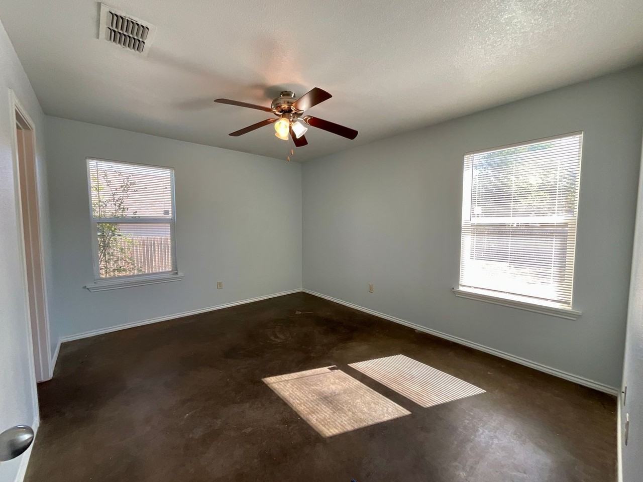 2511 Louisville Ave - Photo 3 of 10