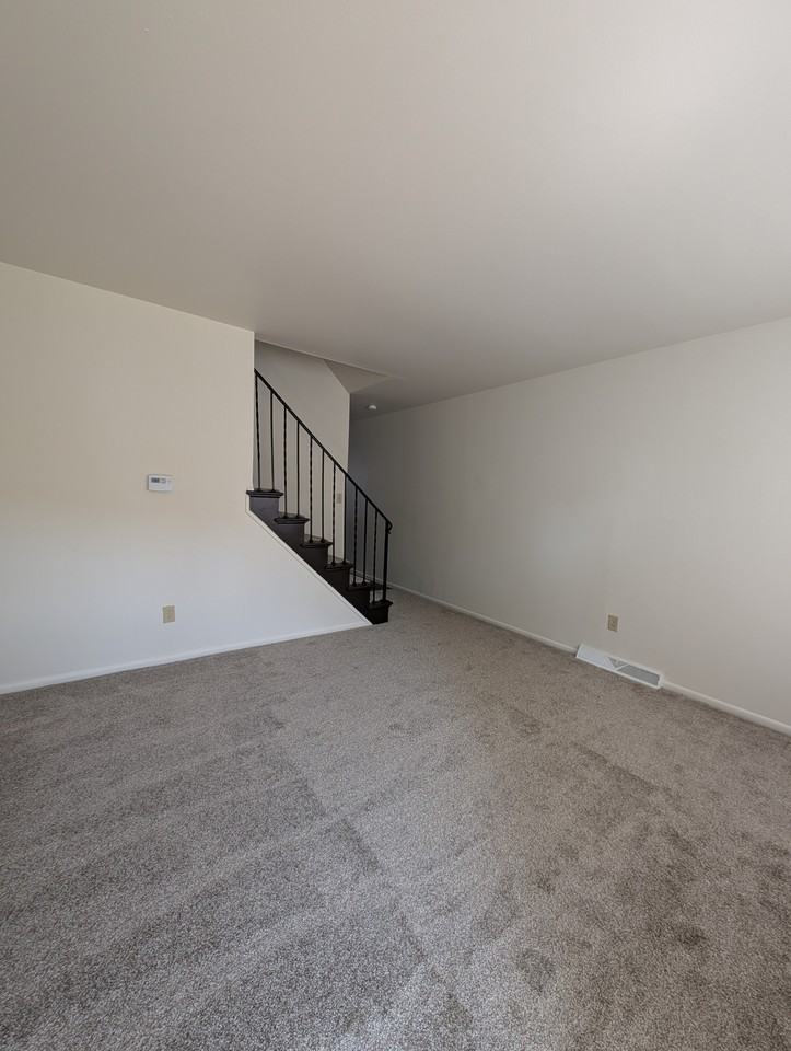 1224B Kelburn Rd #1224B - Photo 2 of 16