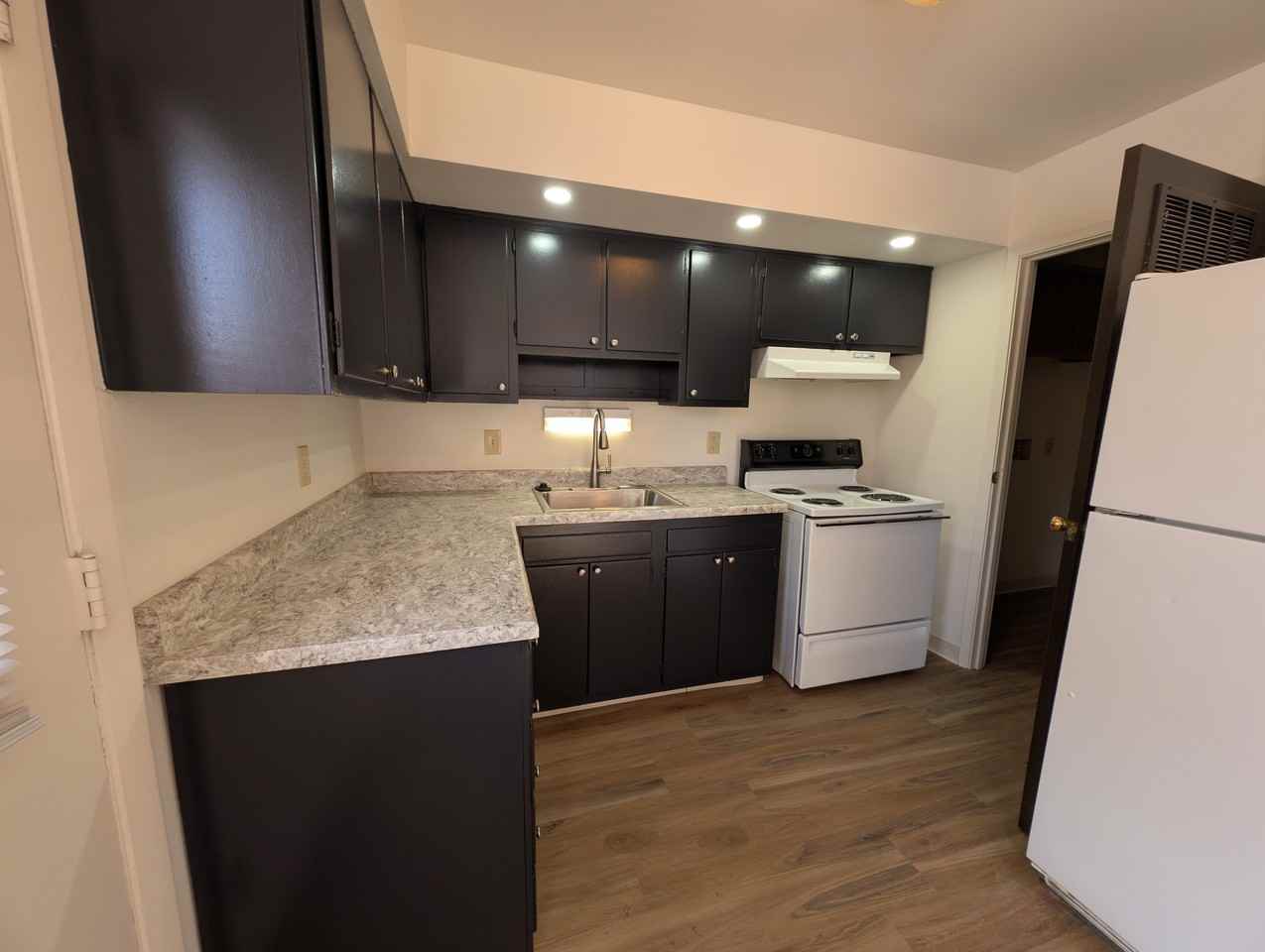 1224B Kelburn Rd #1224B - Photo 5 of 16