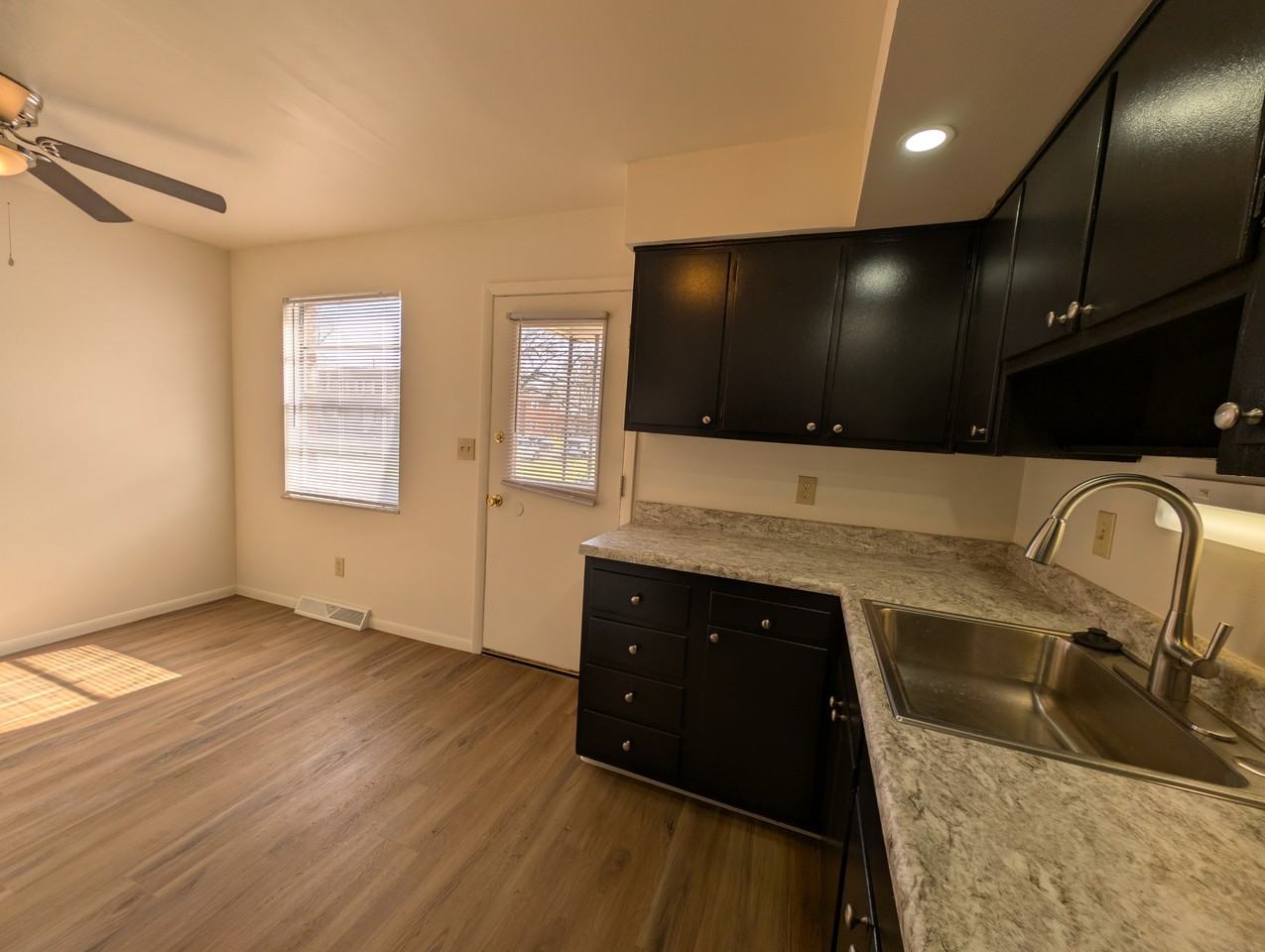 1224B Kelburn Rd #1224B - Photo 7 of 16