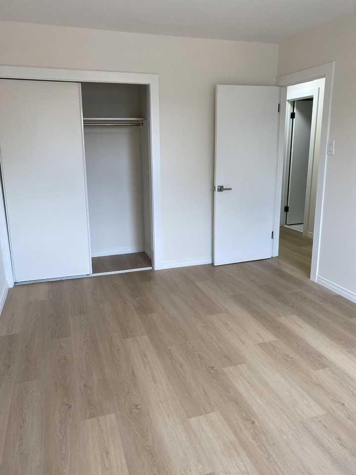 151 Siebert Ave #5 - Photo 5 of 7