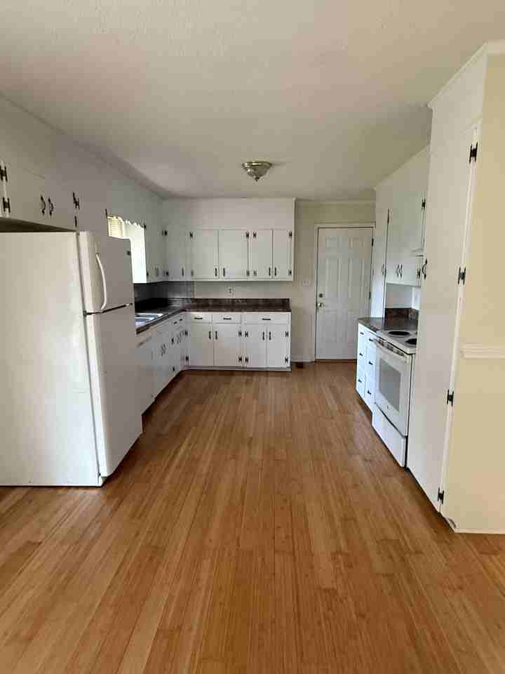 2020 Denham Dr Se #1 - Photo 4 of 10