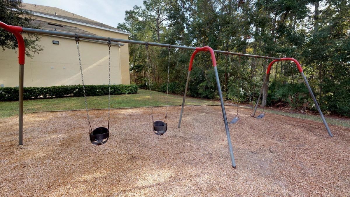 5601 Edenfield Rd - Photo 3 of 33