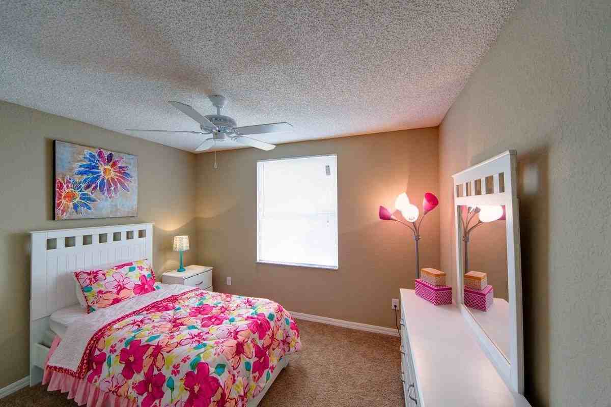 5601 Edenfield Rd - Photo 5 of 33