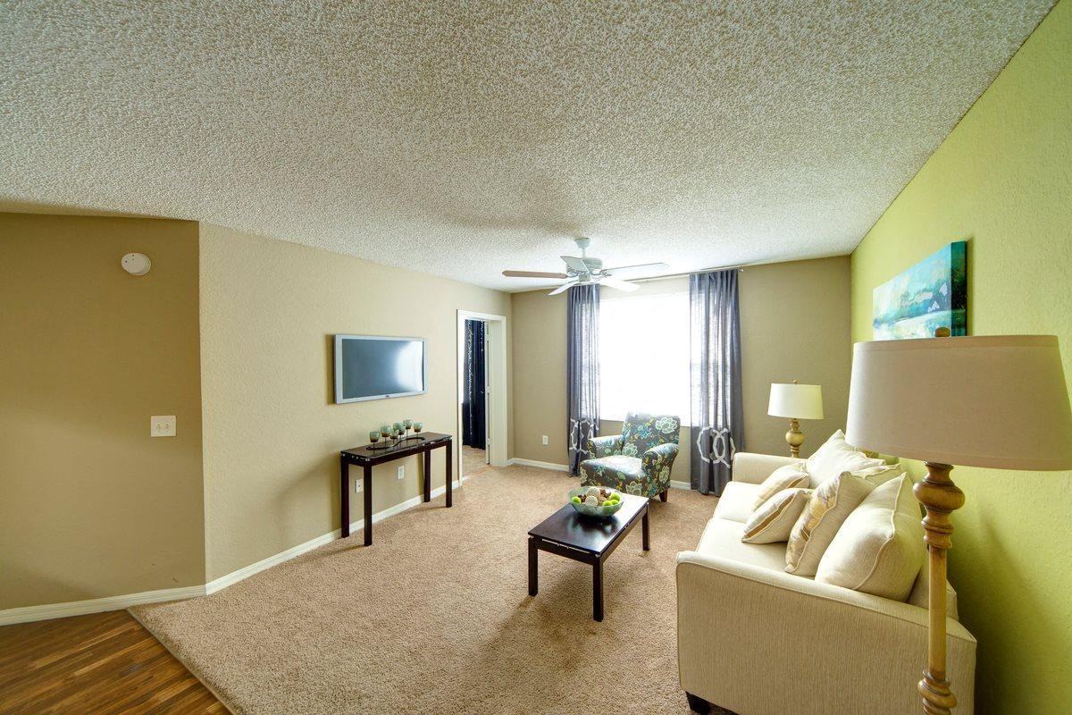 5601 Edenfield Rd - Photo 3 of 33