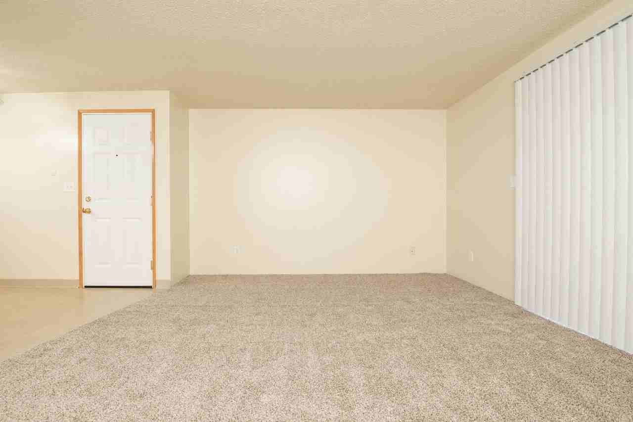 4645 SE King Road - Photo 3 of 20