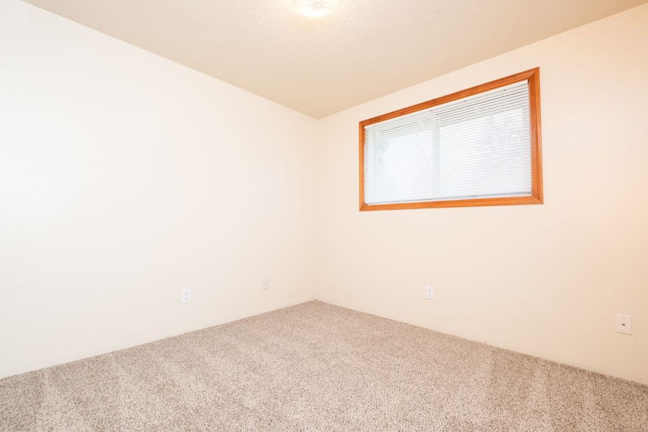 4645 SE King Road - Photo 4 of 20