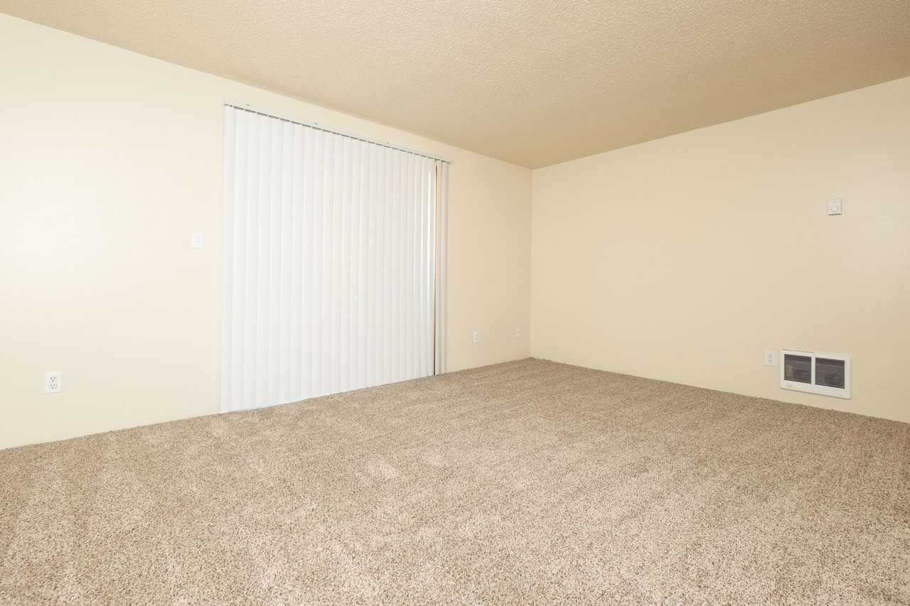 4645 SE King Road - Photo 6 of 20